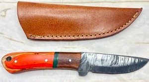 lot 9 image: New 8 Damascus Full Tang Steel Knife with Leather Sheath