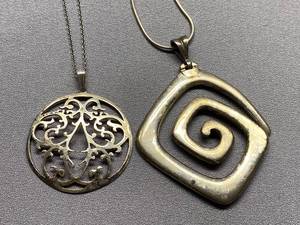 lot 10B image: Vintage Sterling Silver Pendant Necklace Set