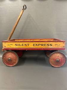 lot 14 image: Vintage Silent Express Wooden Wagon