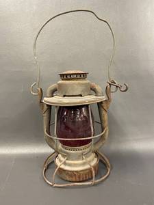 lot 25 image: Antique Dietz Vesta Railroad Lantern - Red New York Globe
