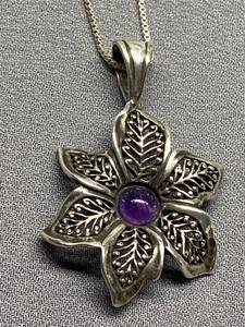 lot 26B image: Sterling Silver Flower Pendant Necklace