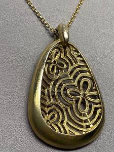 lot 48B image: Vintage Gold Openwork Pendant Necklace