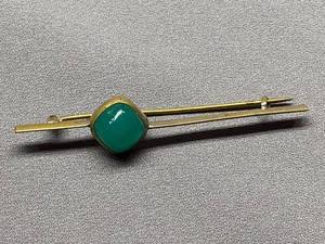 lot 53B image: Vintage Brooch with Green Stone