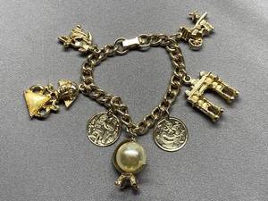 lot 54B image: Vintage Gold Tone Charm Bracelet
