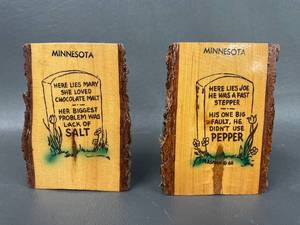lot 56 image: Minnesota Wooden Log Salt & Pepper Shakers