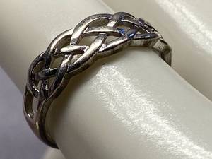 lot 74B image: Sterling Silver Interwoven Ring Size 8