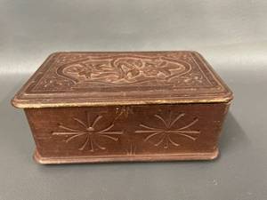 lot 78 image: Carved Wooden Trinket Box - Vintage Handcrafted