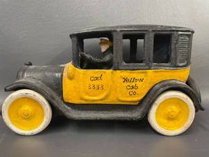 lot 80 image: Vintage Cast Iron Yellow Cab Co. Model Car