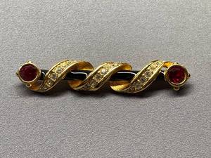 lot 82B image: Vintage Gold Tone Rhinestone Brooch