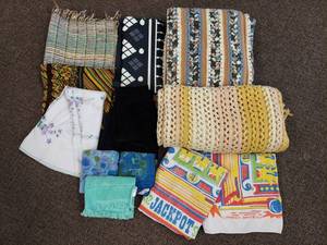 lot 100A image: Vintage Crochet Blankets & Towels Lot