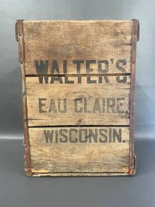 lot 146 image: Vintage Walters Wisconsin Wood Crate