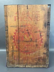 lot 147 image: Vintage La Crosse Brewing Co. Wooden Crate 46 Oz