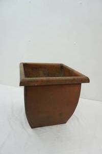 lot 11 image: metal planter