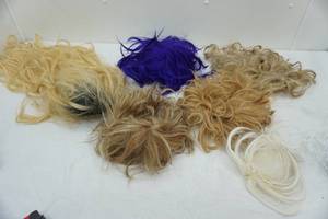 lot 15 image: wig lot