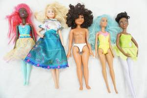 lot 24 image: Barbie Lot includes Disney characters