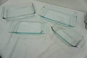 lot 30 image: Pyrex bakeware lot