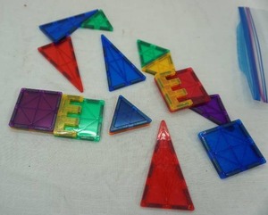 lot 46 image: magnet tiles 18pc