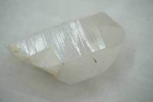 lot 55 image: crystal 3 long 2 wide