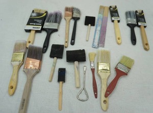 lot 58 image: paint brush lot