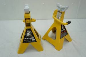 lot 102 image: 2 ton jack stands