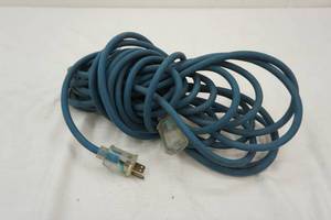 lot 122 image: blue heavy duty extension cord