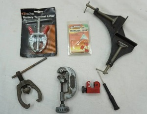 lot 153 image: hardware lot