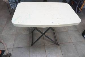 lot 187 image: Rubbermaid folding table 30x20
