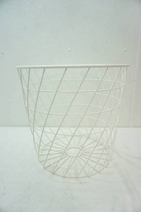 lot 192 image: heavy duty wire basket