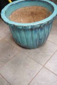 lot 194 image: large cement planter