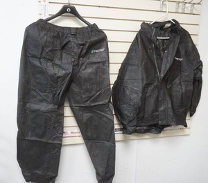 lot 262 image: Frogg Toggs Rain Gear Mens size L