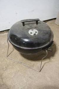 lot 275 image: portable charcoal grill