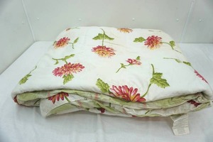 lot 287 image: King Size Floral Comforter