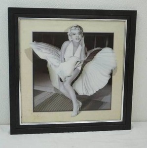lot 291 image: Marilyn Monroe 3D framed art 18x18