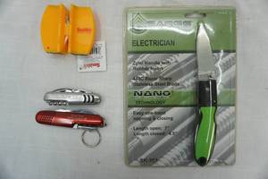 lot 301 image: No Sale Lot folding pocket knives