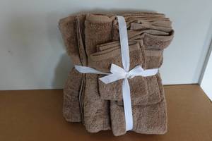 lot 240 image: Towels and Wash Cloths Set