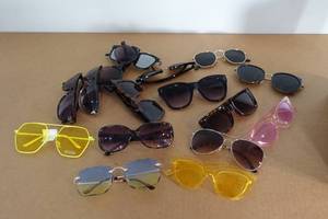 lot 257 image: Sun Glasses