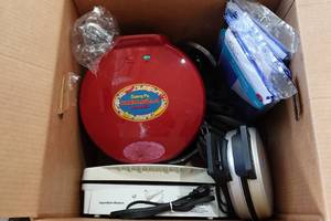 lot 259 image: Assorted Housewares -Quesadilla Maker, Electric Grill, Pans