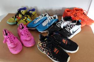 lot 261 image: Assorted Youth Sneakers
