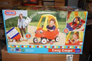 lot 2 image: Little Tikes Cozy Coupe Ride-On Toy