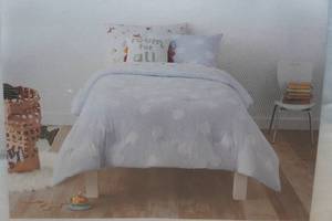 lot 8 image: Pillowfort Cotton Comfort Set -Twin