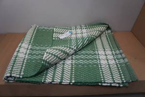 lot 13 image: Handwoven 4x5.5 Area Rug