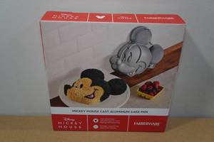 lot 20 image: Farberware Mickey Mouse Cast Aluminum Cake Pan
