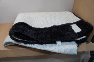 lot 33 image: 8x10 Black Faux Fur Area Rug
