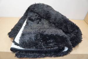 lot 34 image: 4x6 Black Faux Fur Area Rug
