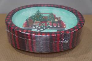 lot 40 image: 50 Count Decorative Paper Plates