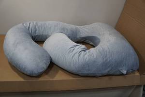 lot 43 image: Full Body Pregnancy Pillow -Gray