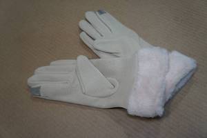 lot 109 image: Womens Winter Gloves