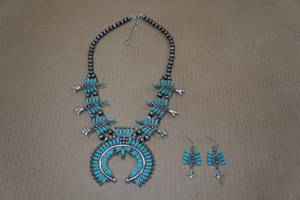 lot 114 image: Squash Blossum Turquoise Necklace and Earrings