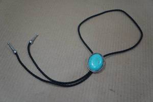 lot 115 image: Vintage Style Western Cowboy Tie Pendant Bolo