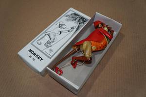 lot 138 image: Vintage Look Tin Litho Climbing Monkey